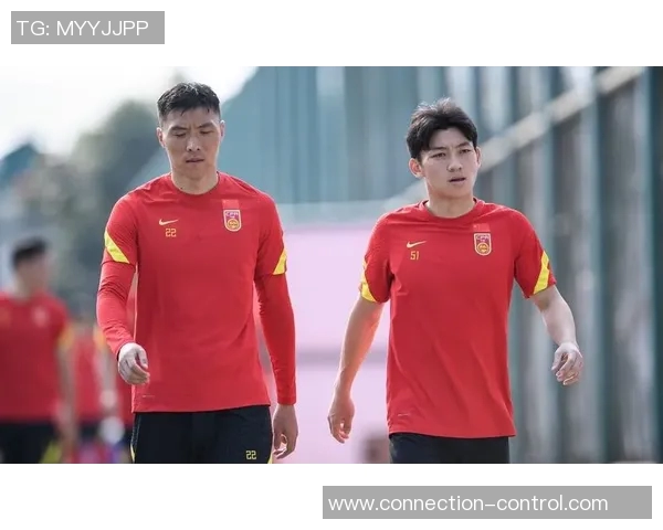 广州恒大迎战伊蒂哈德巅峰对决引发球迷热议与期待